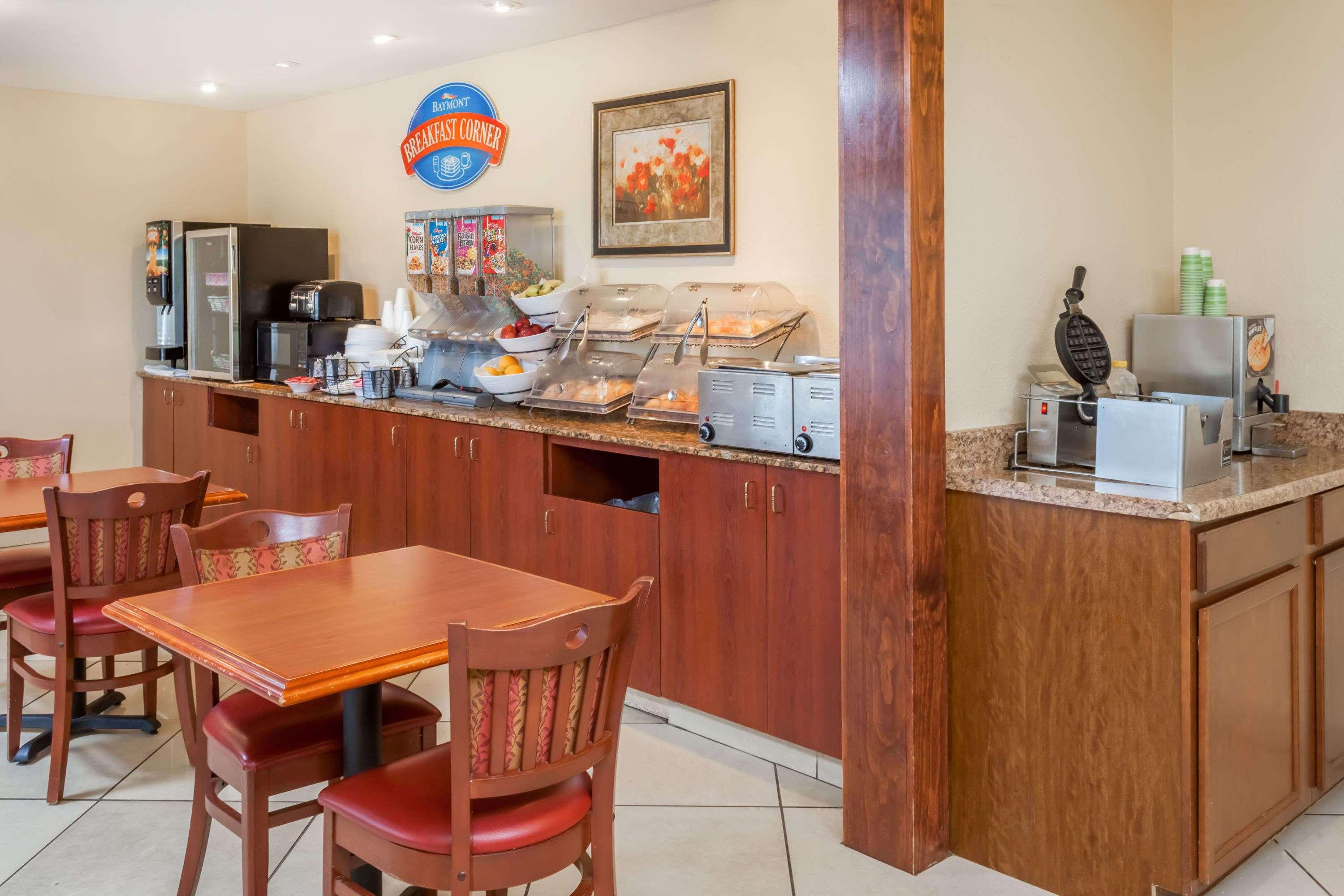 Baymont By Wyndham Peoria Hotell Eksteriør bilde